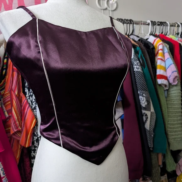 Chic Satin Corset Top with White Trim - Picture 2 of 4